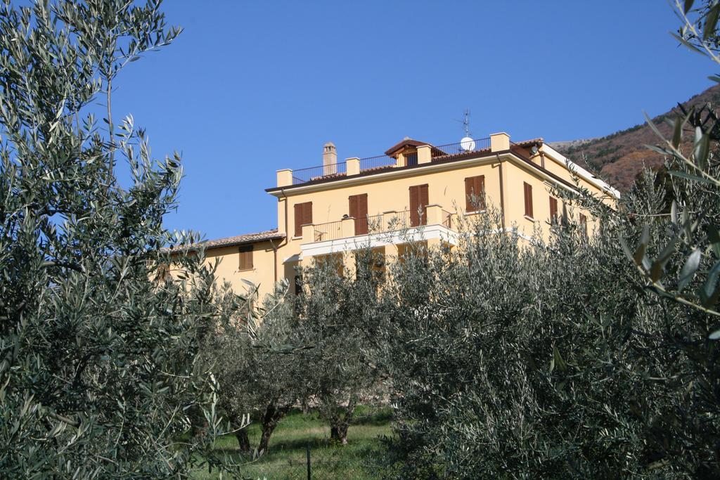 Agriturismo Villa Val D'Olivi Capodacqua  ภายนอก รูปภาพ